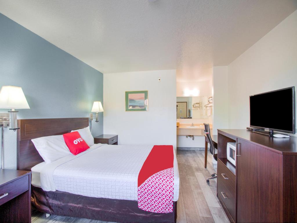OYO Woodland Hotel and Suites Main image 1